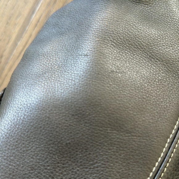 Tig & Co. black leather bucket bag w/white stitching & silver matte hardware - Picture 7 of 8